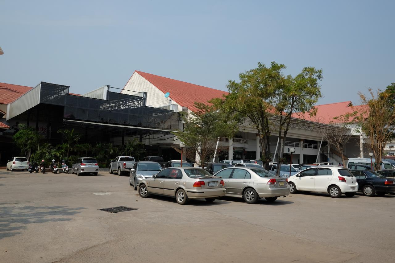 Bansuan Resort Nakhon Sawan Exterior foto